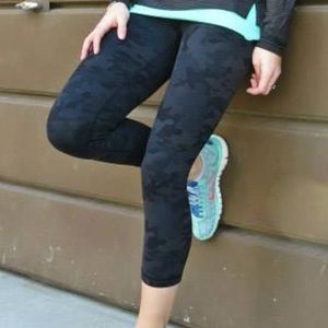 Lululemon Wunder Under Crop (Hi-Rise) Luon 21" Incognito Camo Multi Grey size 6